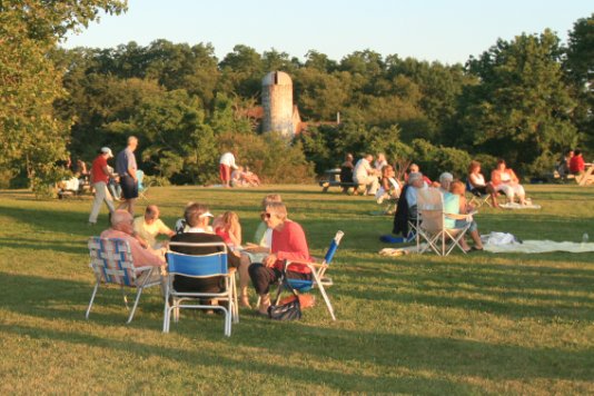 A quiet evening of exquisite catering, wonderful country-side vineyard vistas, and a casual evening of light entertainment. 